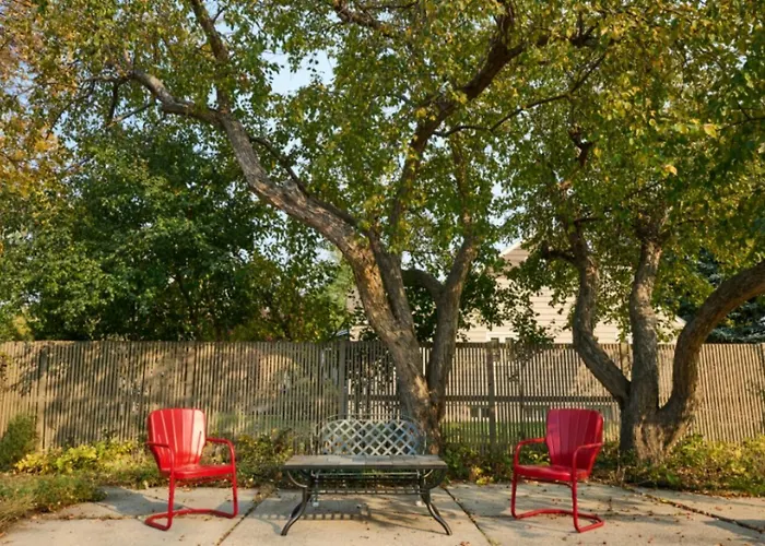 Spacious Retreat Fenced Yard & Patio Walk Downtown * Sheridan