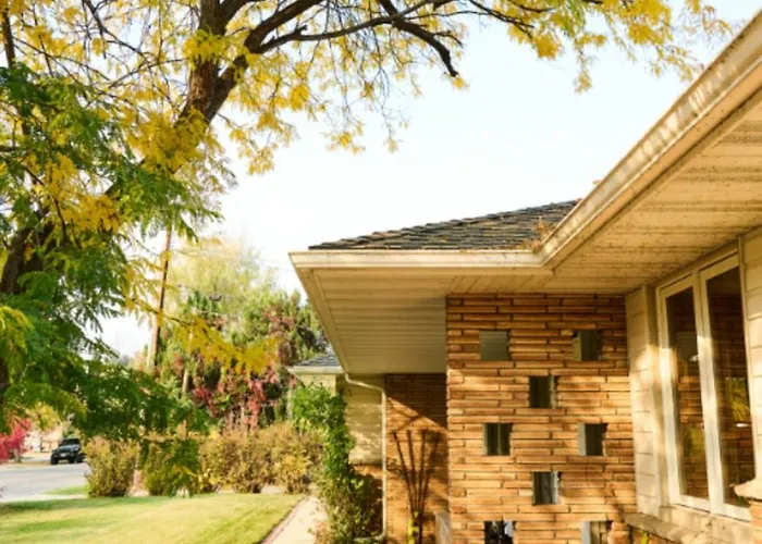 Spacious Retreat Fenced Yard & Patio Walk Downtown Сasa de vacaciones Sheridan